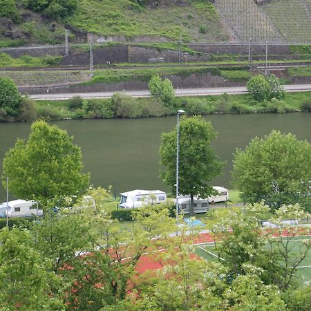 Haus Flora - Ferienwohnungen Cochem Dış mekan fotoğraf