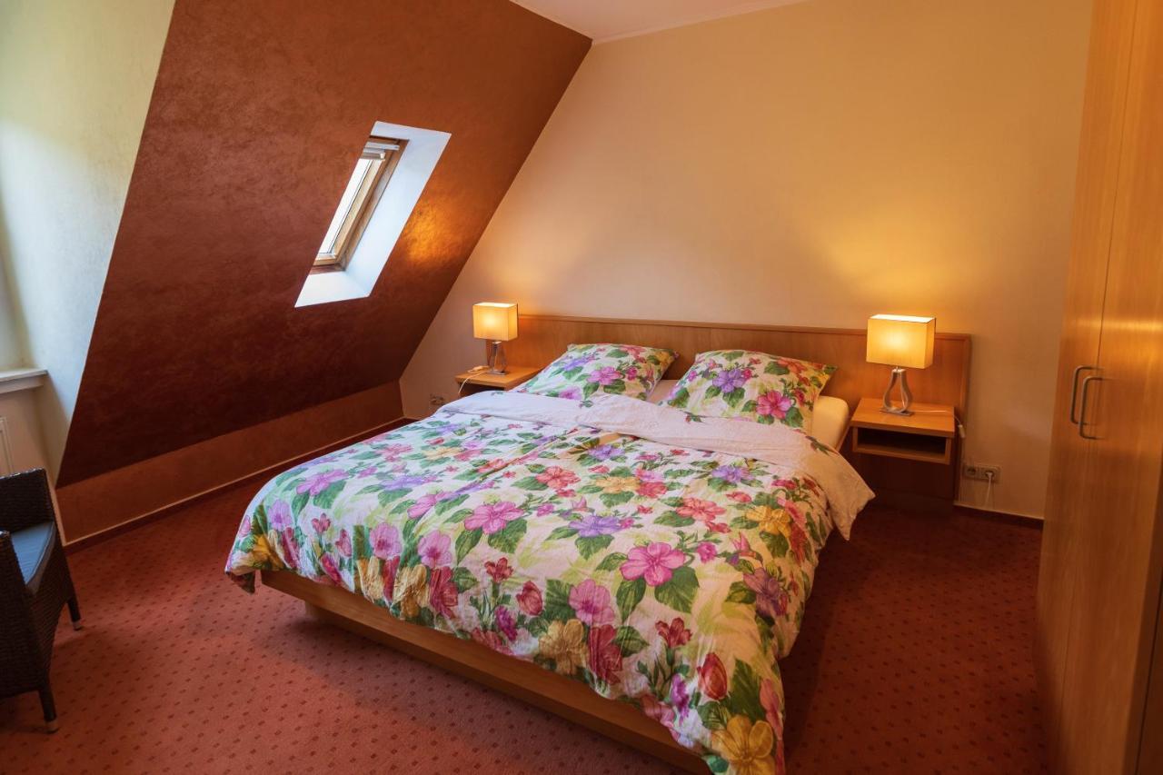 Haus Flora - Ferienwohnungen Cochem Dış mekan fotoğraf
