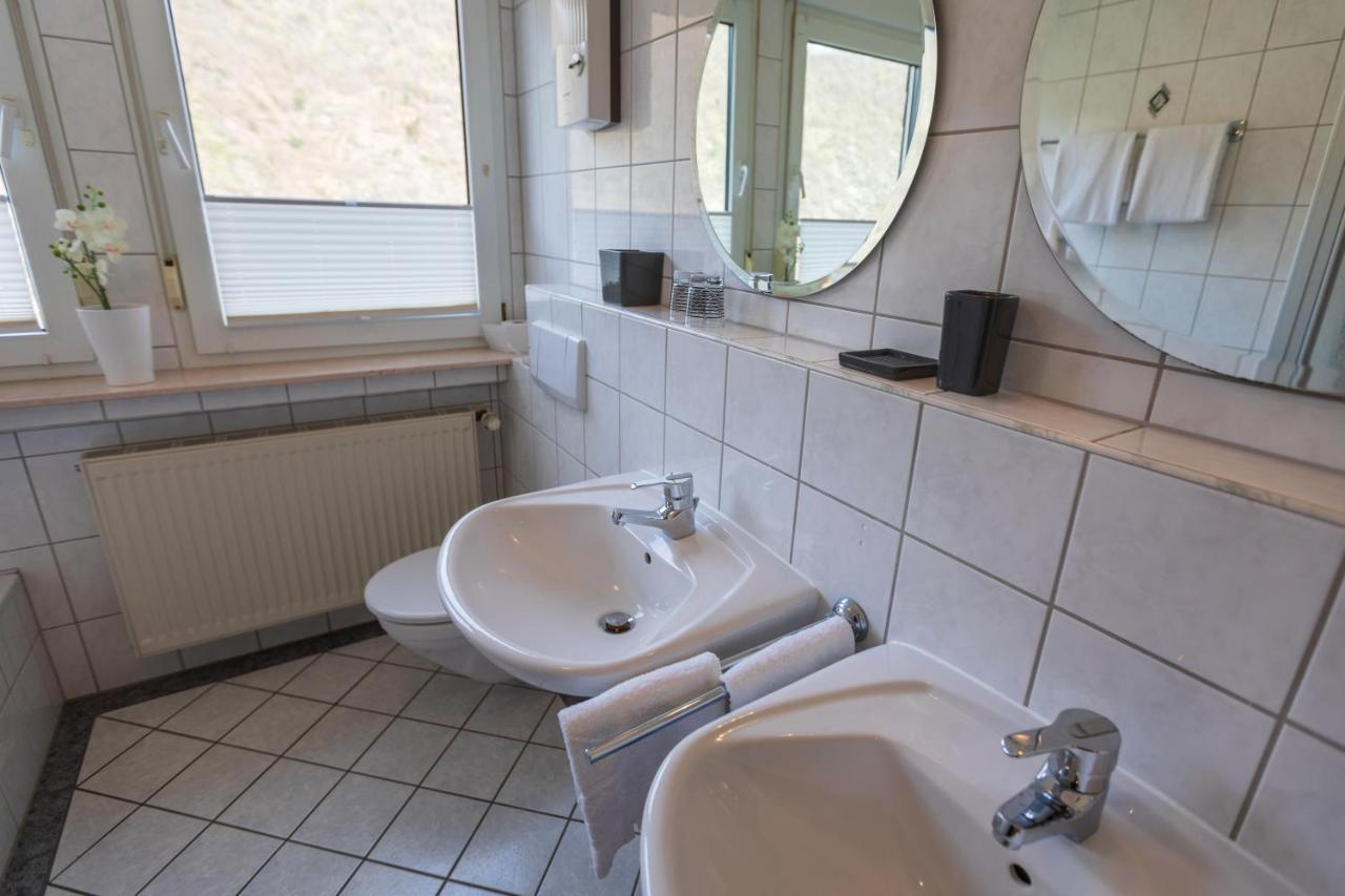 Haus Flora - Ferienwohnungen Cochem Dış mekan fotoğraf