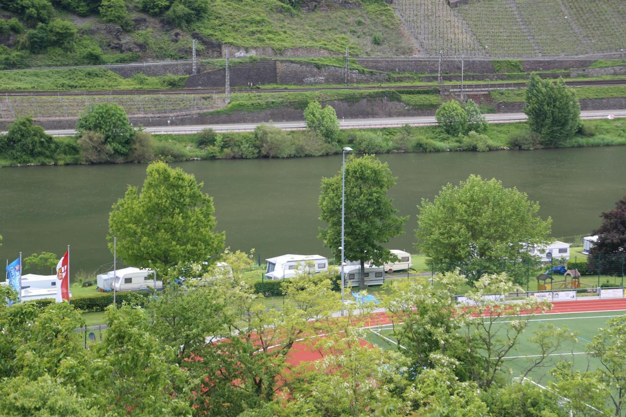 Haus Flora - Ferienwohnungen Cochem Dış mekan fotoğraf