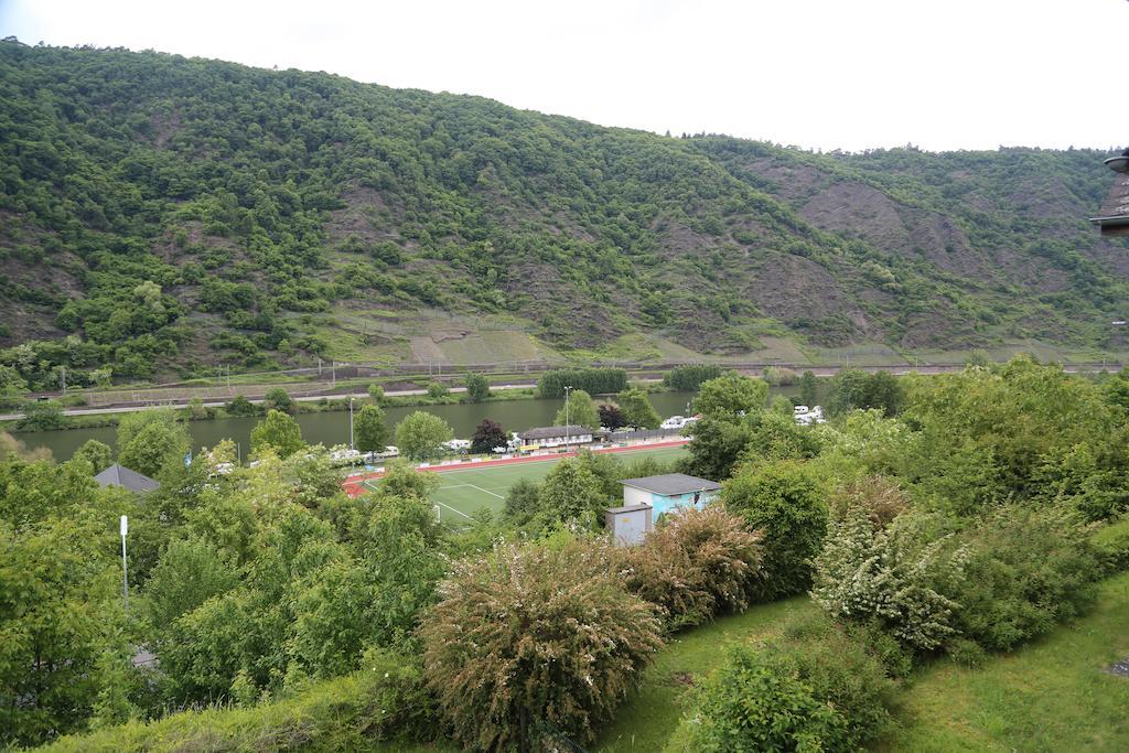 Haus Flora - Ferienwohnungen Cochem Oda fotoğraf